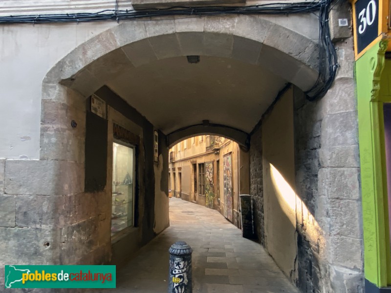 Barcelona - Casa de l'Arc de Santa Eulàlia (Foto: Albert Esteves, 2019) Barcelona - Casa de l'Arc de Santa Eulàlia