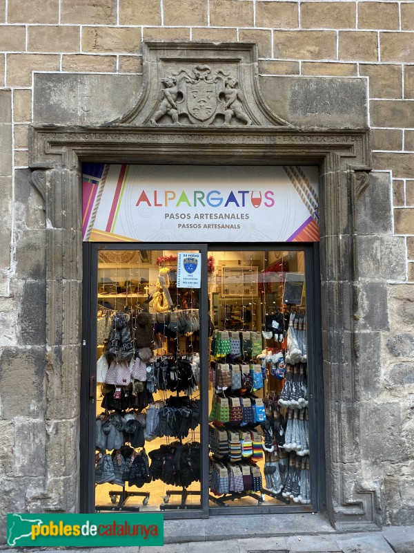 Barcelona - Casa de la Congregació de la Puríssima Sang (Plaça del Pi, 1)