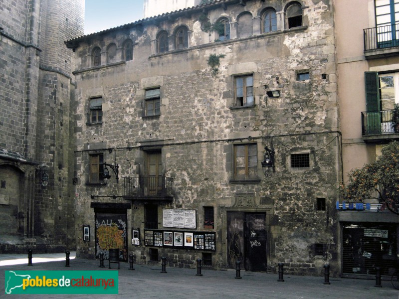 Barcelona - Casa de la Congregació de la Puríssima Sang, abans de la restauració (Foto: Albert Esteves, 2007) Barcelona - Casa de la Congregació de la Puríssima Sang, abans de la restauració