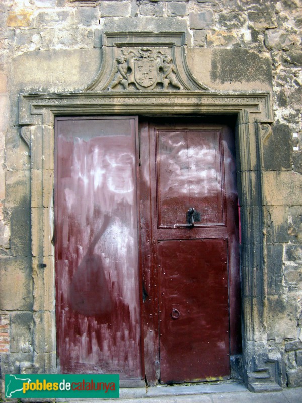 Barcelona - Casa de la Congregació de la Puríssima Sang, abans de la restauració (Foto: Albert Esteves, 2007) Barcelona - Casa de la Congregació de la Puríssima Sang, abans de la restauració