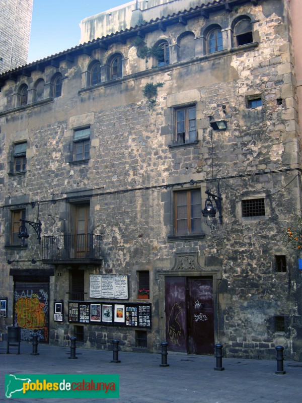 Barcelona - Casa de la Congregació de la Puríssima Sang, abans de la restauració (Foto: Albert Esteves, 2007) Barcelona - Casa de la Congregació de la Puríssima Sang, abans de la restauració