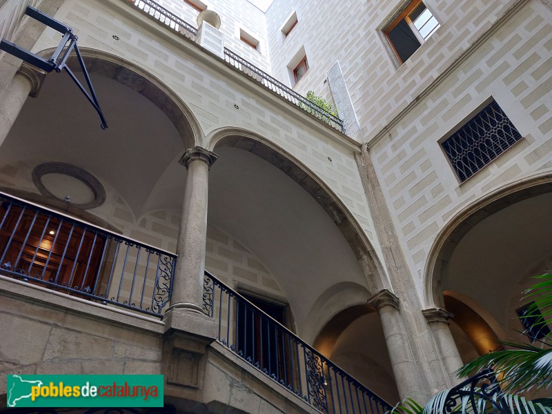 Barcelona - Casa del Comte de Fonollar o Palau Palmerola (Portaferrissa, 7)