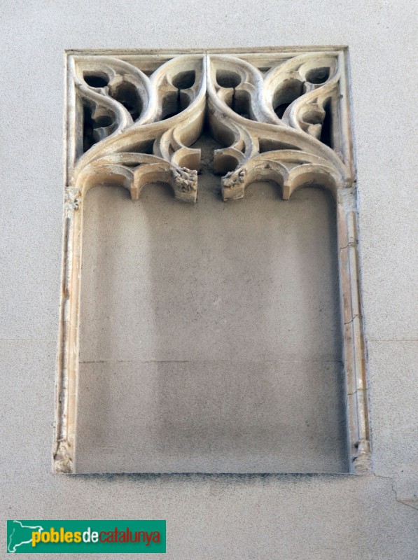 Barcelona - Pi, 11, finestra a la façana