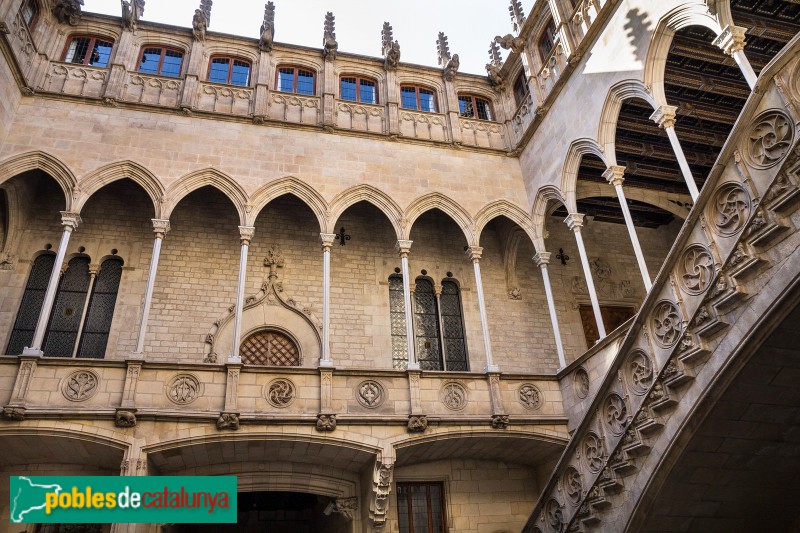 Barcelona - Palau de la Generalitat. Pati i galeries gòtiques