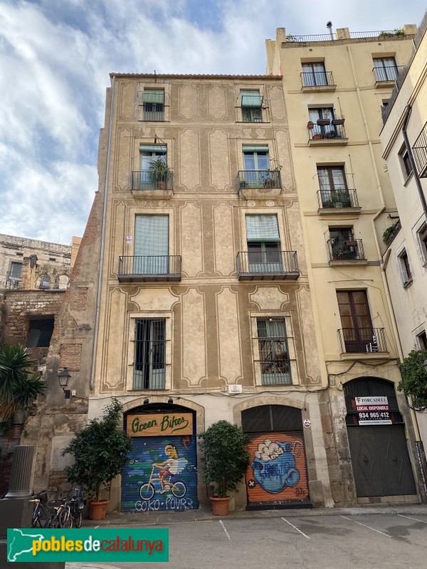 Barcelona - Baixada de Viladecols, 3, façana plaça dels Traginers, 3