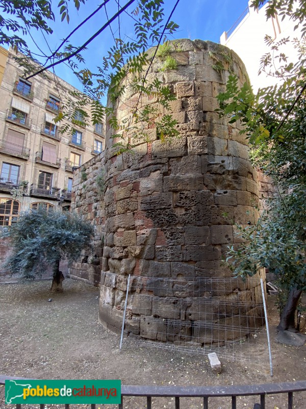Barcelona - Muralla de la plaça Traginers (Foto: Albert Esteves, 2019) Barcelona - Muralla de la plaça Traginers