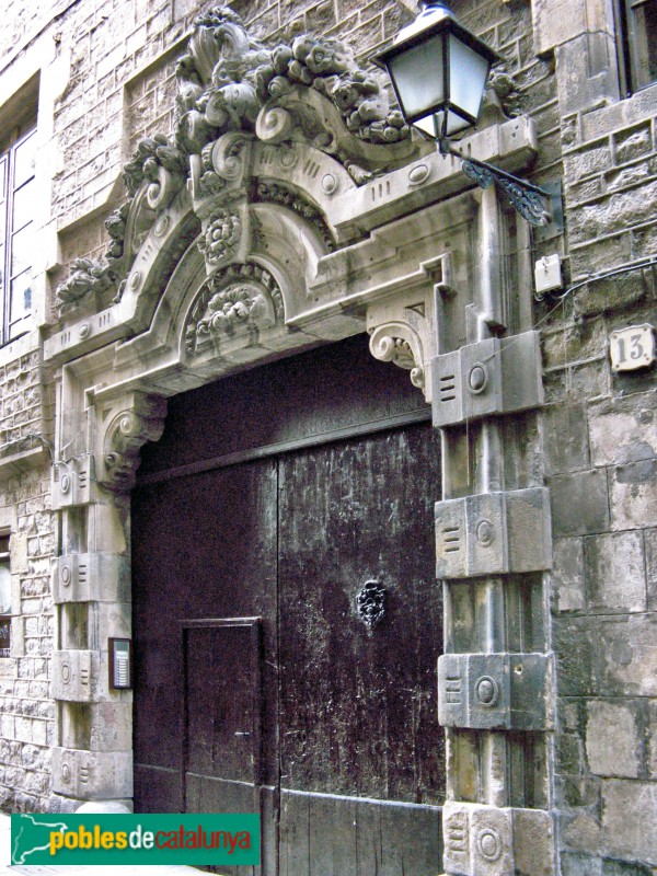 Barcelona - Portada del palau Vilana Perlas