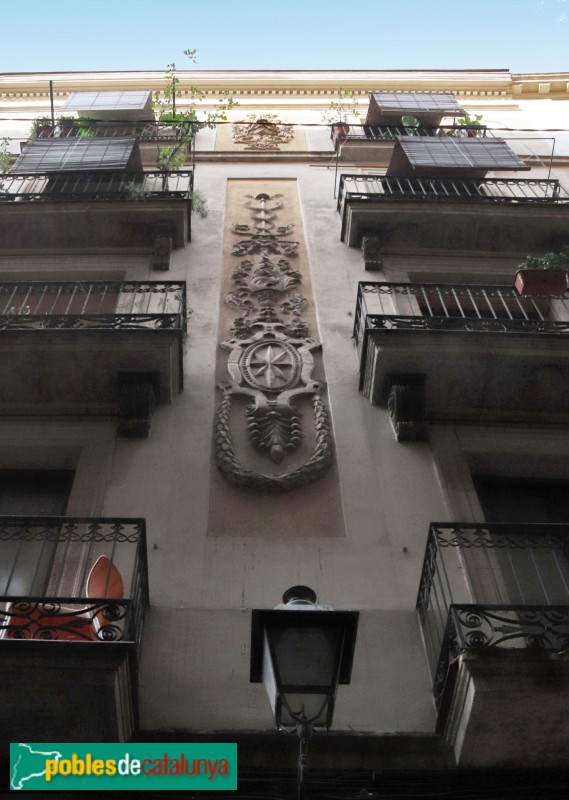 Barcelona - Groc, 3 (façana Gignàs, 23) (Foto: Albert Esteves, 2019) Barcelona - Groc, 3 (façana Gignàs, 23)