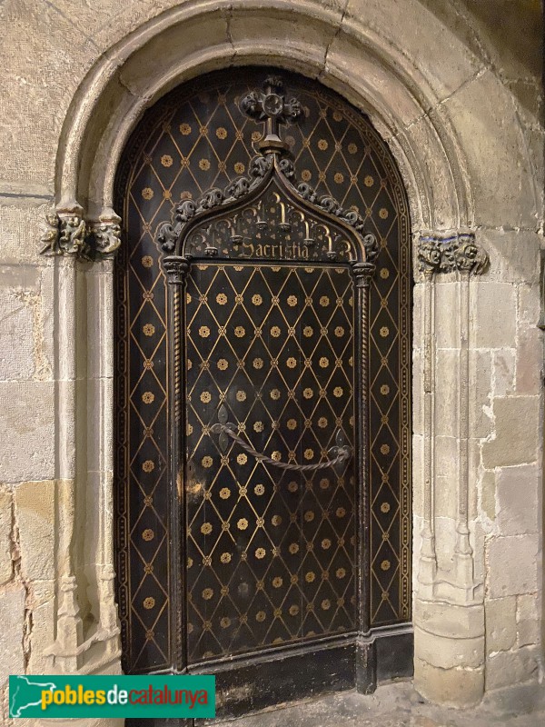 Barcelona - Església dels Sants Just i Pastor, porta de la sagristia (Foto: Albert Esteves, 2019) Barcelona - Església dels Sants Just i Pastor, porta de la sagristia