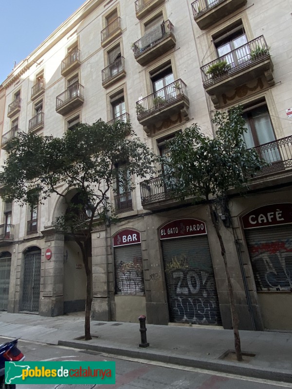 Barcelona - Passatge de la Pau, façana Josep Anselm Clavé