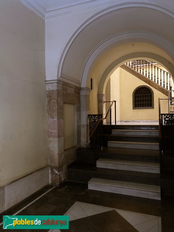 Barcelona - Passatge de la Pau, façana Josep Anselm Clavé (Foto: Albert Esteves, 2019) Barcelona - Passatge de la Pau, façana Josep Anselm Clavé