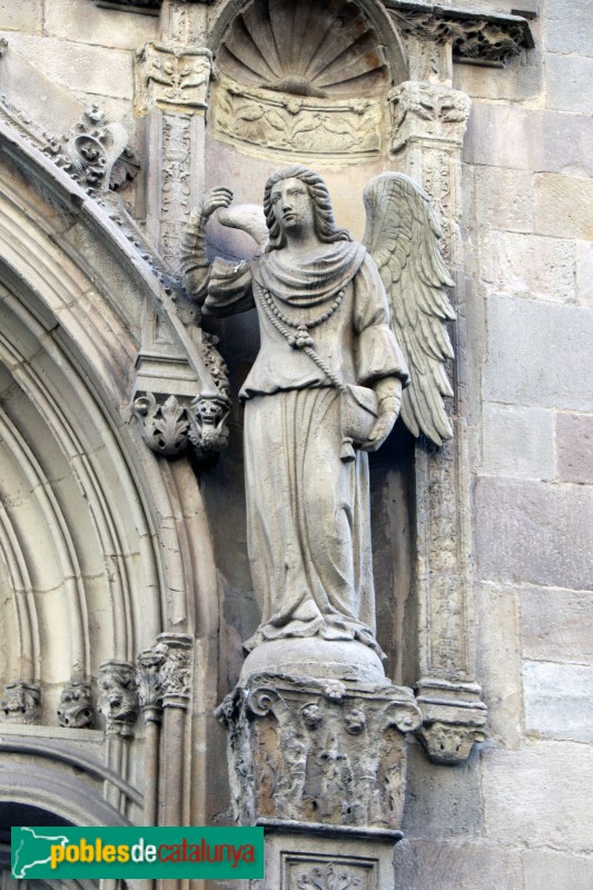 Barcelona - Basílica de la Mercè, porta de Sant Miquel