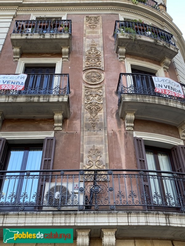 Barcelona - Edificis de la Caixa a la plaça de Madrid