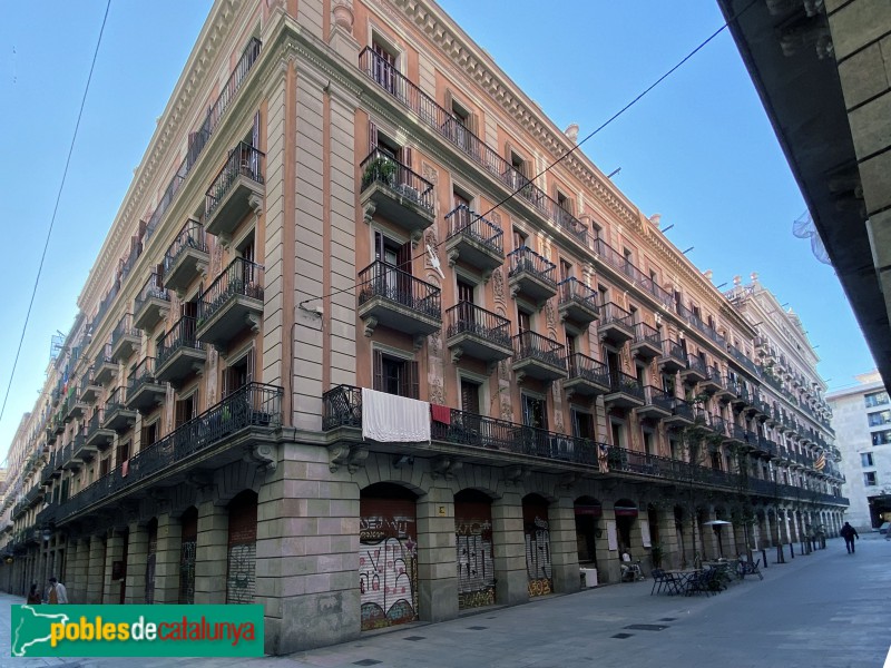 Barcelona - Edificis de la Caixa a la plaça de Madrid