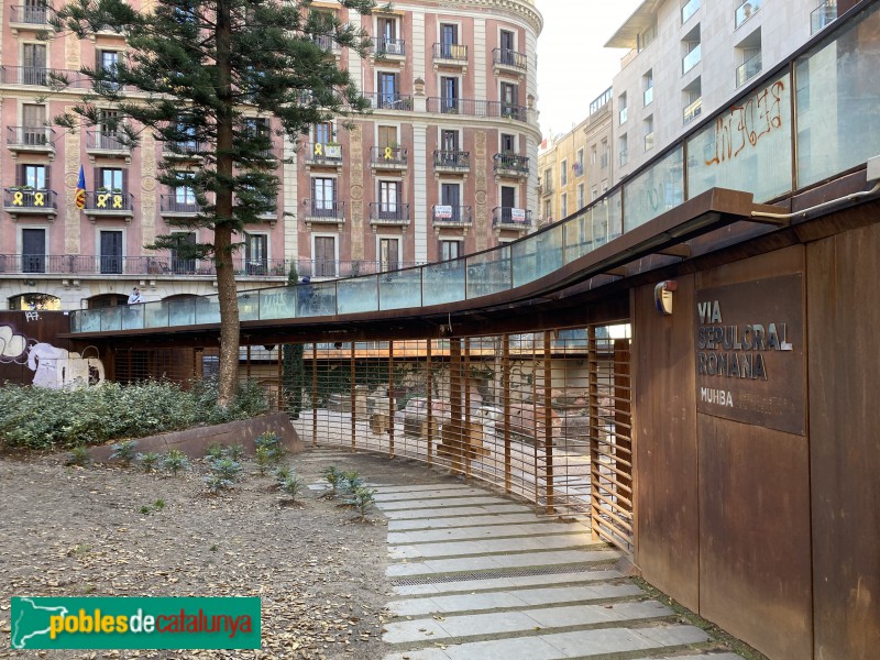 Barcelona - Jaciment sepulcral de la plaça Vila de Madrid