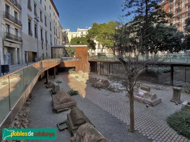 Barcelona - Jaciment sepulcral de la plaça Vila de Madrid