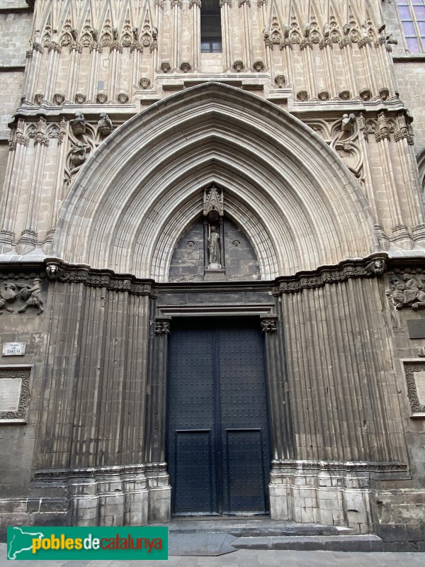 Barcelona - Catedral. Portal de Sant Iu