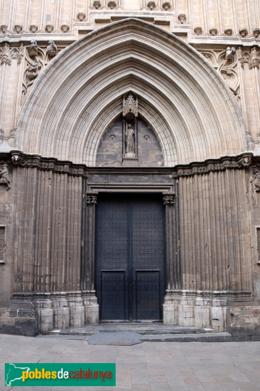 Barcelona - Catedral. Portal de Sant Iu