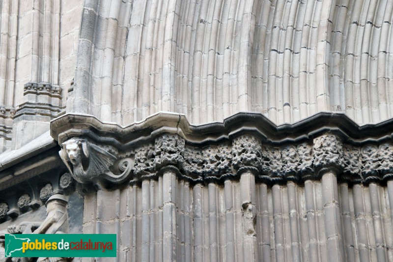 Barcelona - Catedral. Portal de Sant Iu