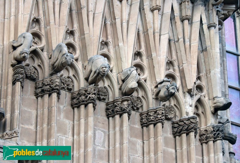 Barcelona - Catedral. Portal de Sant Iu