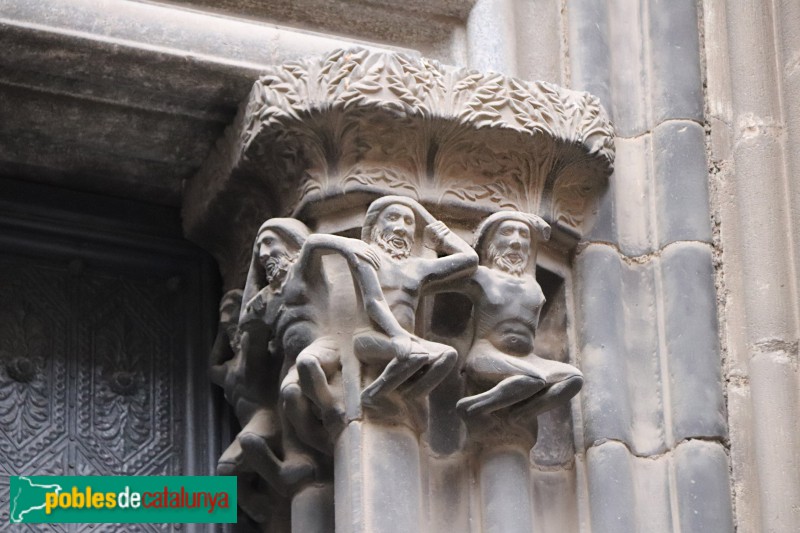 Barcelona - Catedral. Portal de Sant Iu