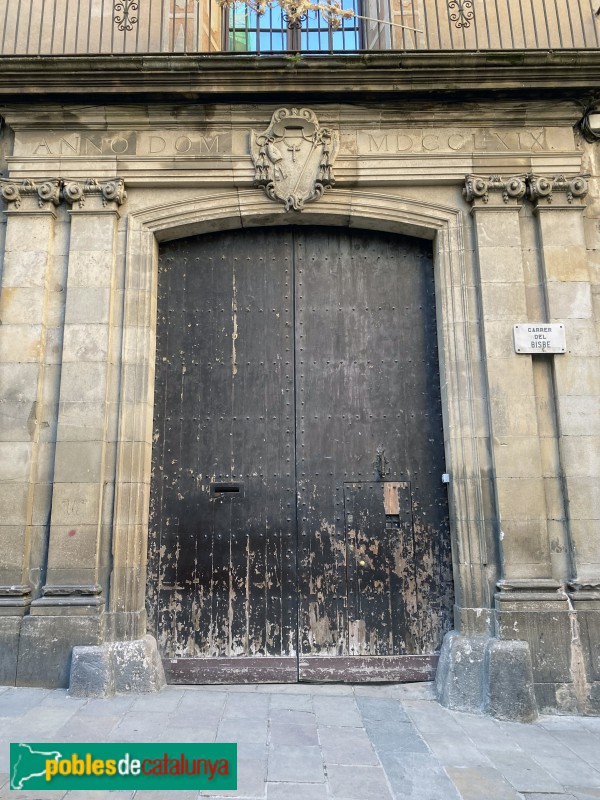 Barcelona - Palau del Bisbe, façana del carrer del Bisbe