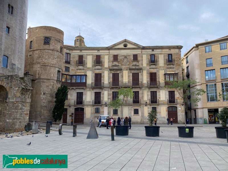 Barcelona - Palau del Bisbe. Façana de la Plaça Nova