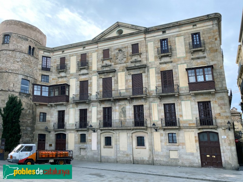 Barcelona - Palau del Bisbe. Façana de la Plaça Nova