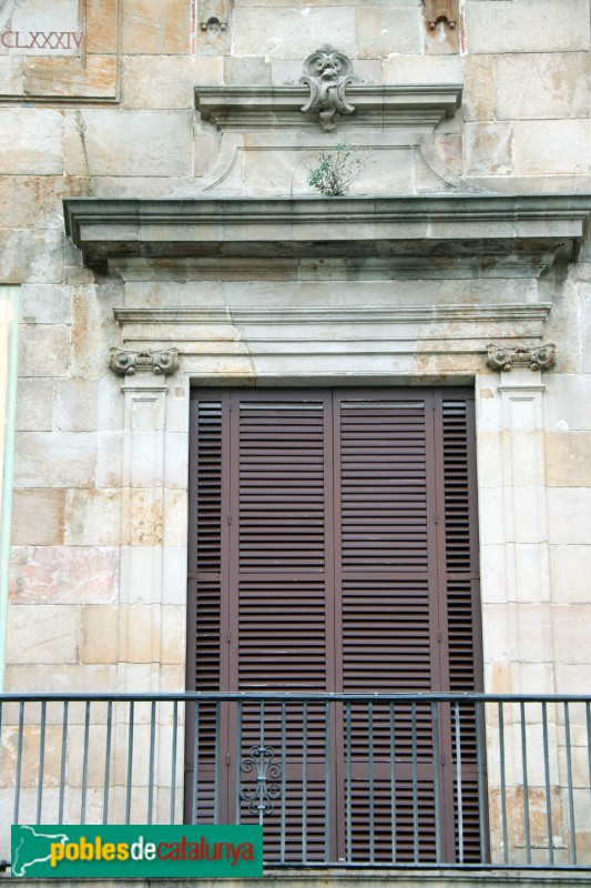 Barcelona - Palau del Bisbe. Façana de la Plaça Nova