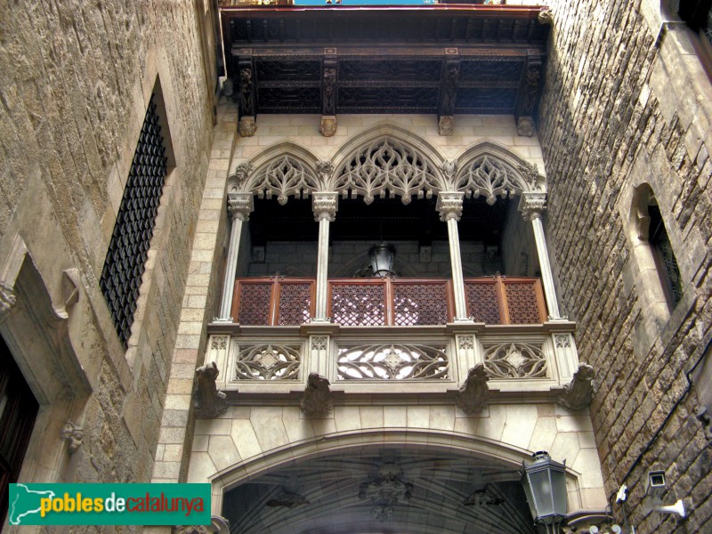 Foto de Barcelona - Pont del carrer del Bisbe