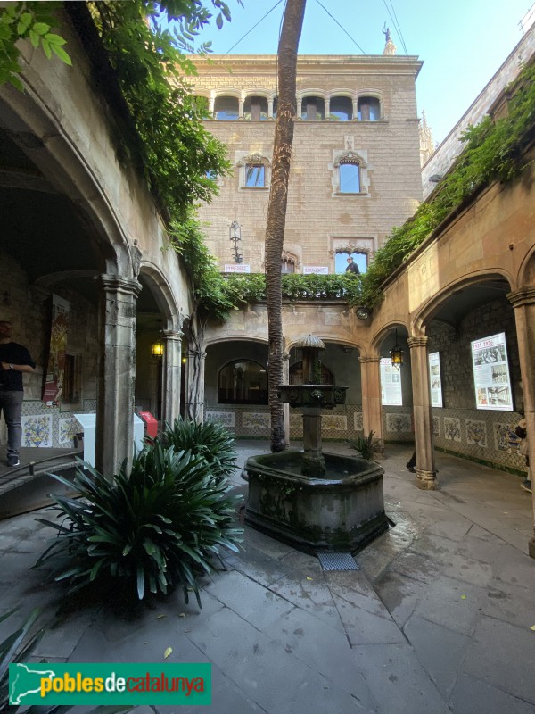 Barcelona - Casa de l'Ardiaca, claustre (Foto: Albert Esteves, 2019) Barcelona - Casa de l'Ardiaca, claustre