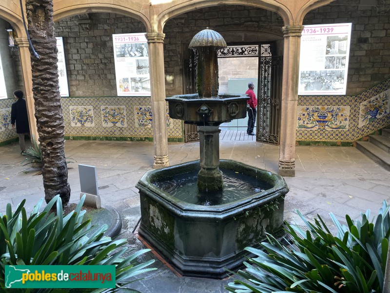 Barcelona - Casa de l'Ardiaca, claustre (Foto: Albert Esteves, 2019) Barcelona - Casa de l'Ardiaca, claustre