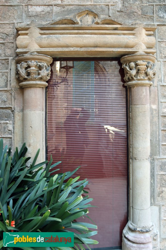 Barcelona - Casa de l'Ardiaca, porta interior (Foto: Albert Esteves, 2019) Barcelona - Casa de l'Ardiaca, porta interior