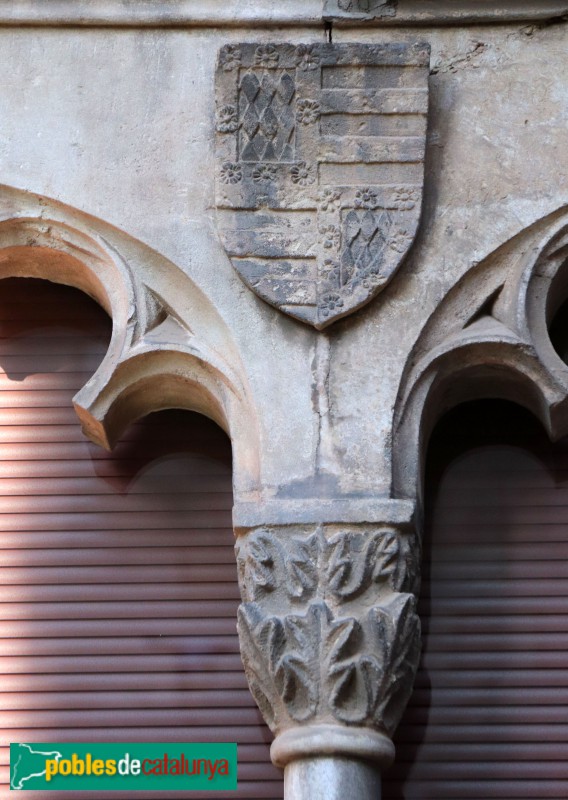 Barcelona - Casa de l'Ardiaca, detall finestra (Foto: Albert Esteves, 2019) Barcelona - Casa de l'Ardiaca, detall finestra