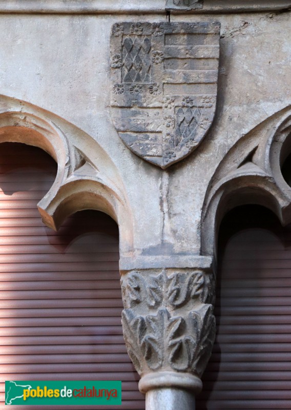 Barcelona - Casa de l'Ardiaca, detall finestra