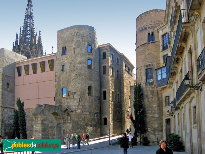 Barcelona - Portal del Bisbe (Porta Praetoria)