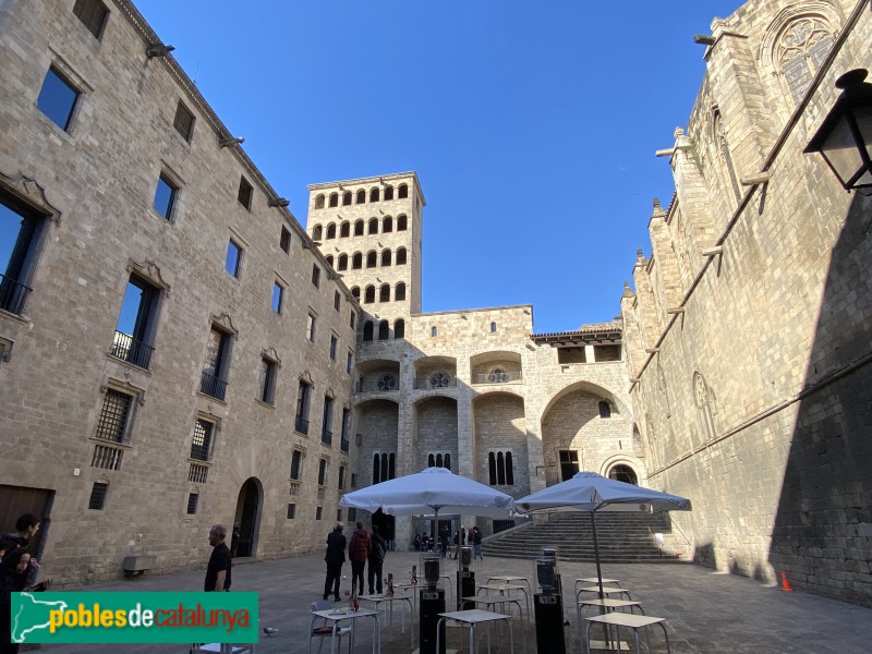 Barcelona - Plaça del Rei (Foto: Albert Esteves, 2020) Barcelona - Plaça del Rei