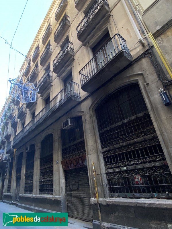 Barcelona - Passeig Colom, 11, façana Mercè 20-24 (Foto: Albert Esteves, 2020) Barcelona - Passeig Colom, 11, façana Mercè 20-24