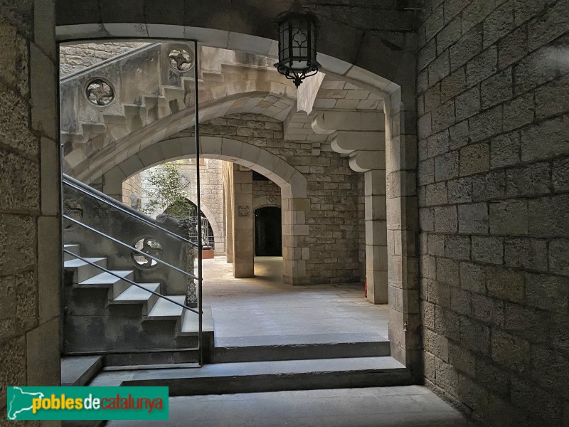 Barcelona - Casa dels Canonges del carrer del Bisbe