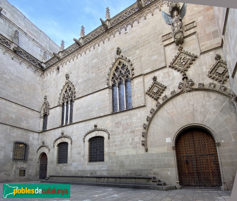 Barcelona - Casa de la Ciutat. Façana gòtica