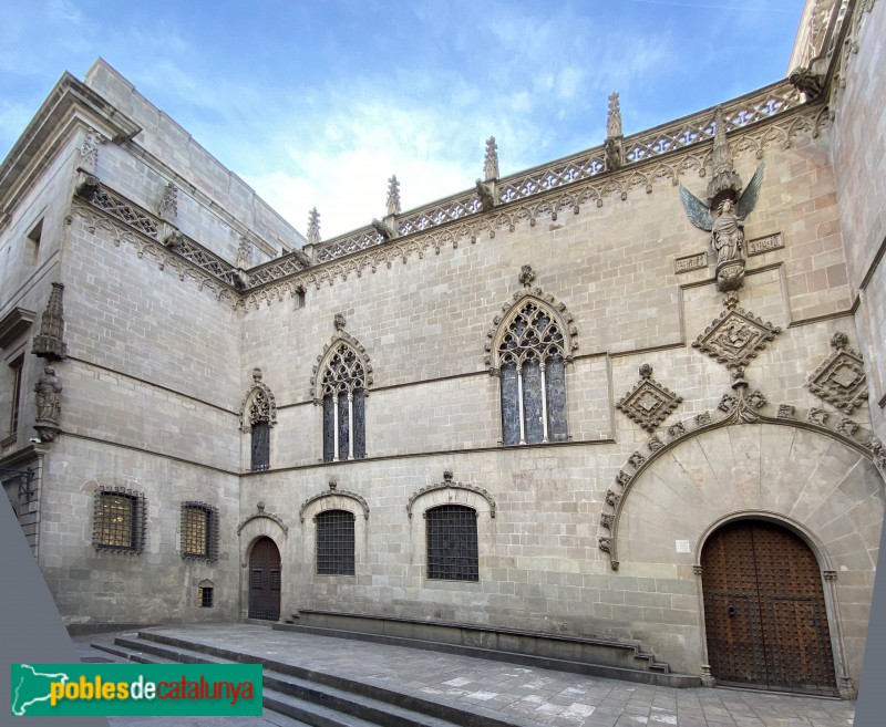 Barcelona - Casa de la Ciutat. Façana gòtica