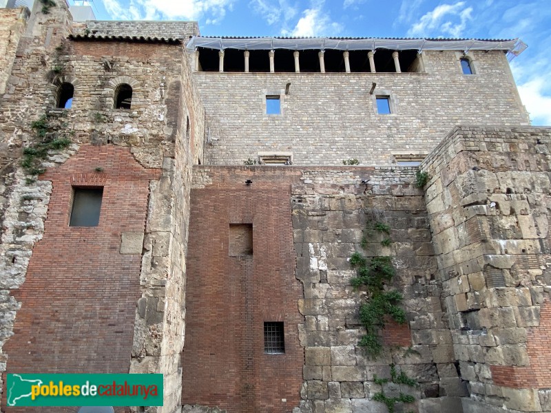 Barcelona - Muralles a la plaça Ramon Berenguer