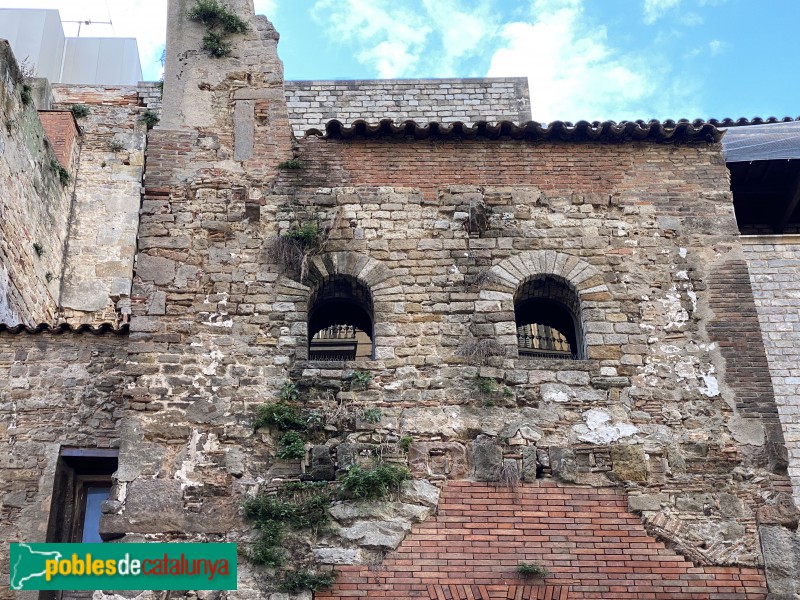 Barcelona - Muralles a la plaça Ramon Berenguer