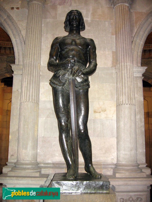 Barcelona - Casa de la Ciutat. Escultura Sant Jordi (Llimona)