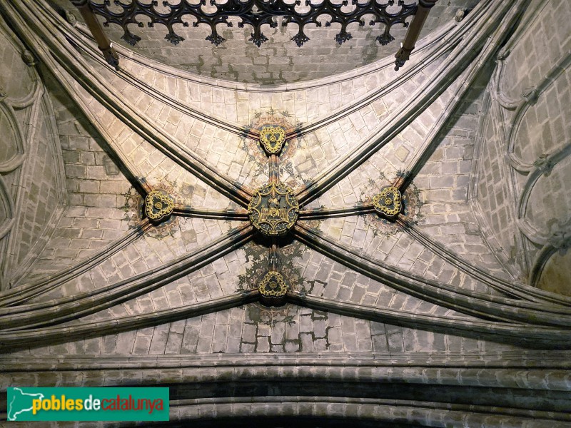 Barcelona - Catedral. Claus de volta del portal de Sant Iu