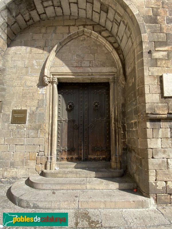 Barcelona - Capella de Santa Àgata, porta de la plaça del Rei