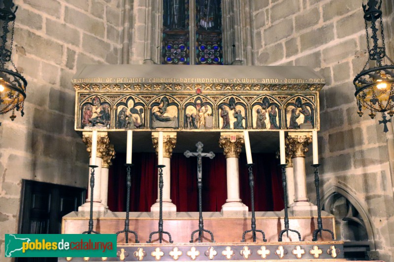Barcelona. Catedral. Sepulcre de Sant Ramon de Penyafort (Foto: Albert Esteves, 2020) Barcelona. Catedral. Sepulcre de Sant Ramon de Penyafort