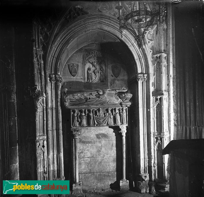 Barcelona - Catedral. Sepulcre del bisbe Ponç de Gualba