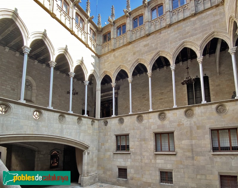 Barcelona - Palau de la Generalitat. Pati i galeries gòtiques