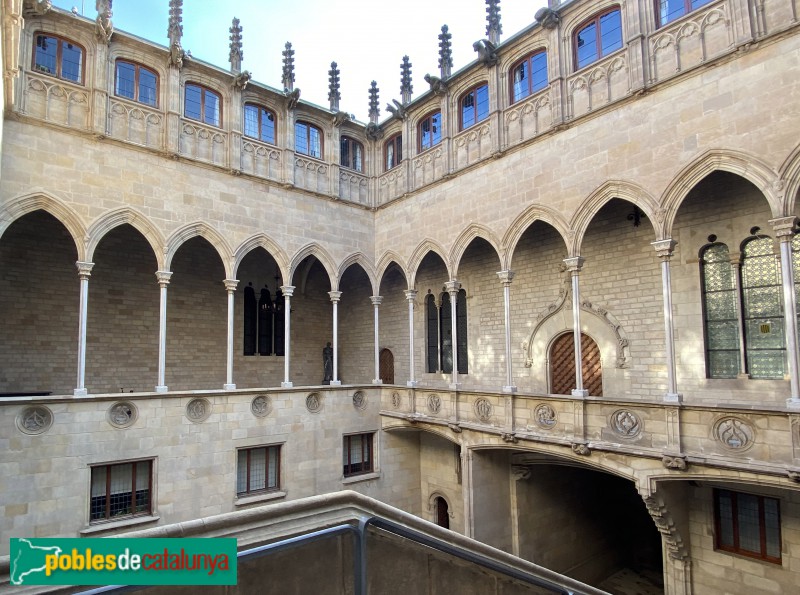 Barcelona - Palau de la Generalitat. Pati i galeries gòtiques